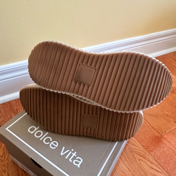 Dolce Vita Dolen Tan Sneaker - Size: 6 - Picture 6 of 8